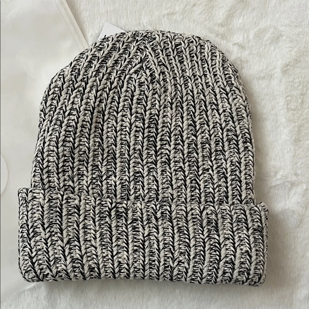 Love Your Melon Classics Cuffed LoveKnit Hat Beanie NEW
